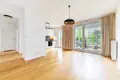 Commercial property 54 m² in Warsaw, Poland