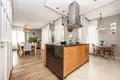 Квартира 5 комнат 160 м² в Варшаве, Польша