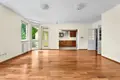 Commercial property 92 m² in Warsaw, Poland