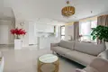 Mieszkanie 4 pokoi 96 m² Warszawa, Polska