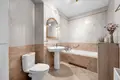 Commercial property 92 m² in Warsaw, Poland